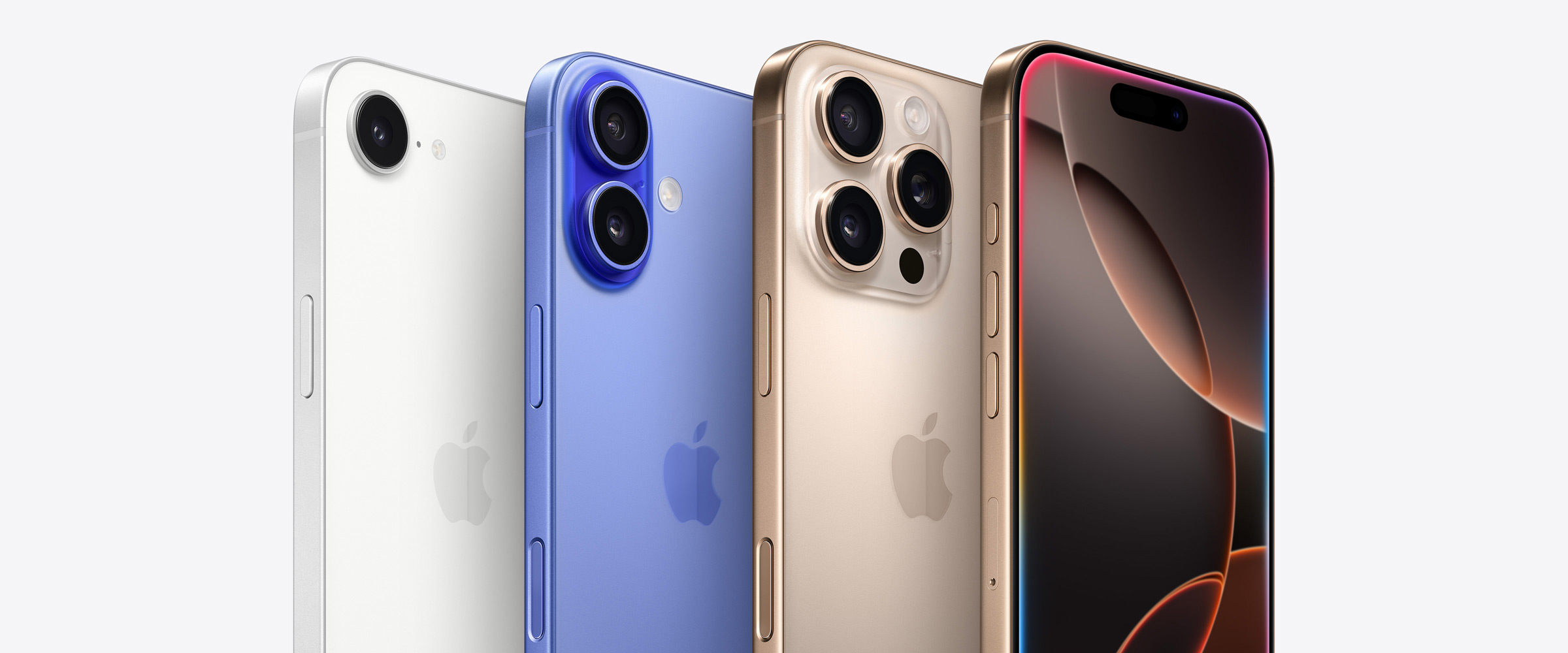 Vier iPhone Geräte, darunter zwei iPhone iPhone 16 Pro in Titan Wüstensand, eines mit 3 Kameraobjektiven hinter dem anderen iPhone 16 Pro mit der Dynamic Island. Neben einem iPhone 16 Modell in Ultramarin mit 2 Kameraobjektiven und einem iPhone 16e Modell in Weiß mit 1 Kameraobjektiv.
