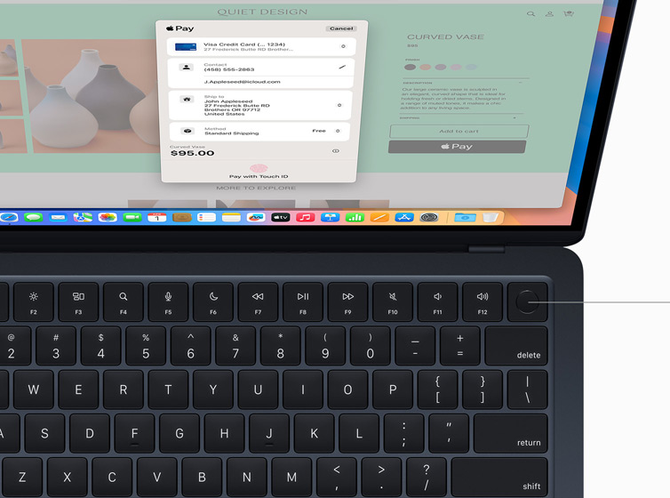 Un MacBook Air che mostra un pagamento online autorizzato tramite Touch ID.