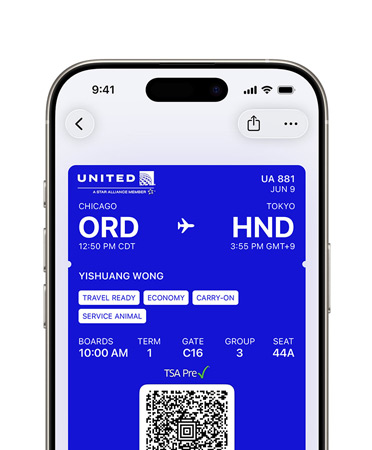 Un iPhone con la metà superiore dello schermo che mostra la carta d’identità digitale nell’app Wallet