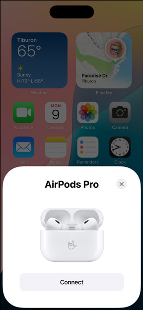 iPhone, който се свързва с комплект гравирани AirPods Pro.