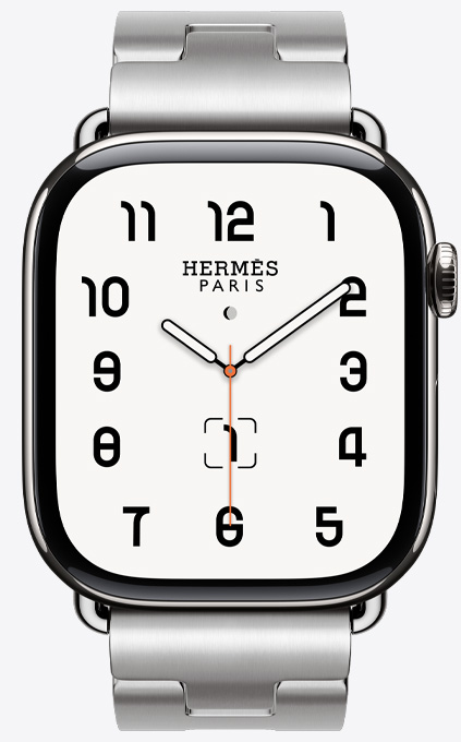 Il cinturino Grand H Satiné in acciaio inossidabile visto di fronte e il quadrante Hermès Classic.