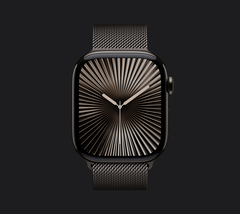 Un Apple Watch Series 10 in titanio color ardesia visto di fronte.