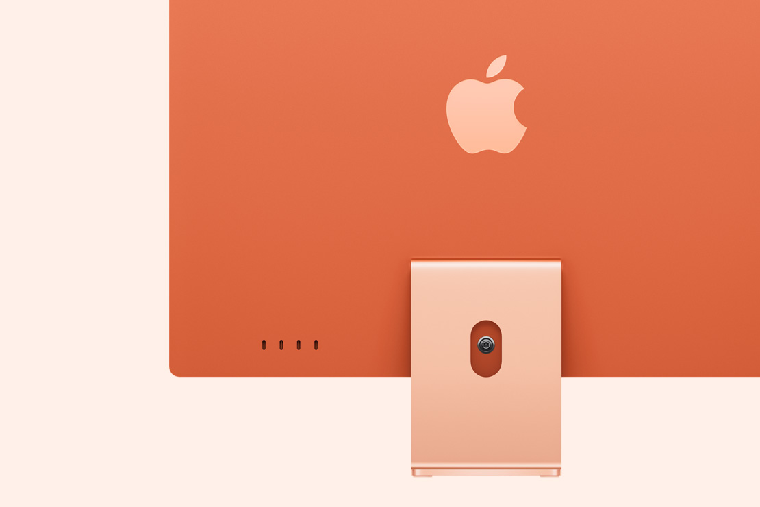Vista posterior de una iMac naranja, que destaca los cuatro puertos USB-C
