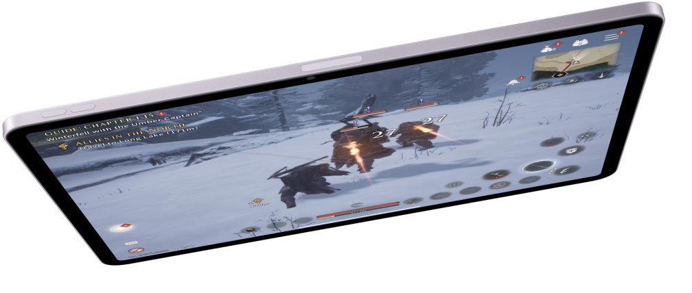 iPad Air en posición horizontal que muestra un videojuego, con otros dos modelos de iPad Air debajo