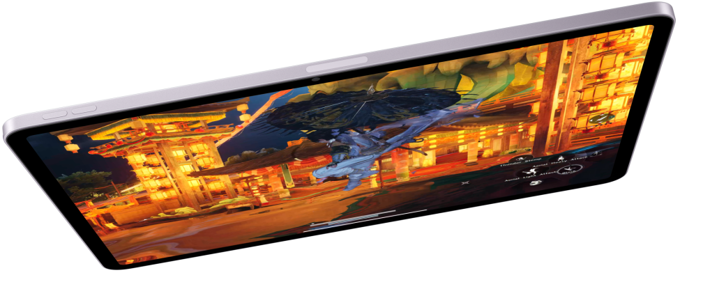 Un iPad Air in orizzontale, sullo schermo c’è un videogioco e in basso ci sono altri due modelli di iPad Air