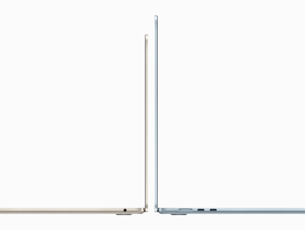 13- и 15-инчов MacBook Air с гръб един към друг, показвайки разликата в размерите